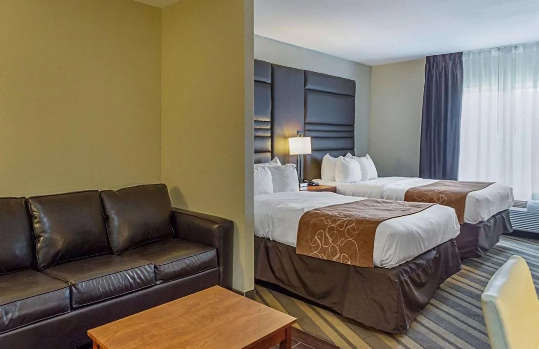 Comfort Suites Near Tanger Outlet Mall-1